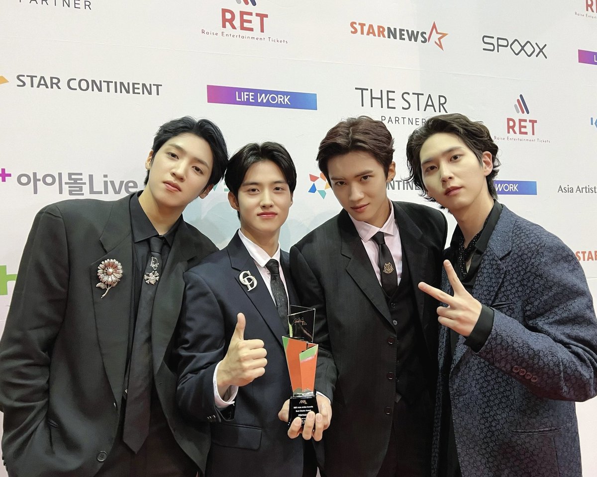 yananrx's tweet photo. We won the #2021AAA Best Choice Singer category, big thanks to all of you who always support Pentagon! Universe, thank you for shining on Pentagon in this December 2021. Thank you and we love you. https://t.co/SbfHJ4l1cX