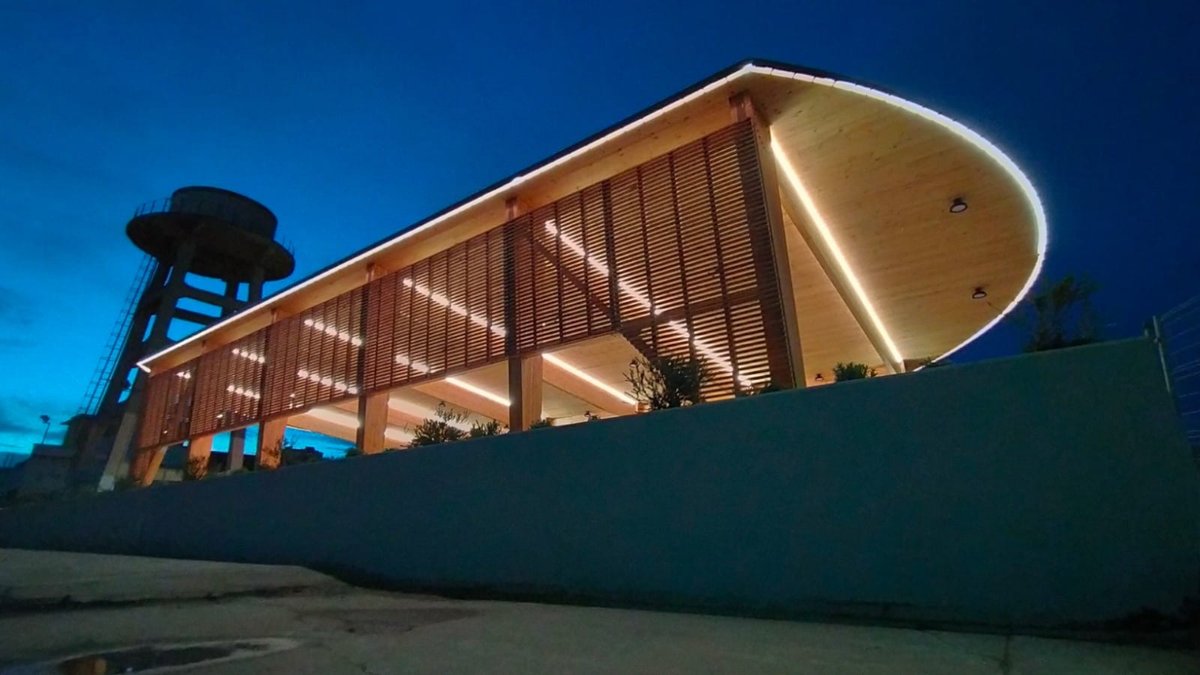 ONULEC's tweet photo. 𝗢𝗻𝘂𝗹𝗲𝗰 suministra la iluminación 💡 para el nuevo 𝗔𝗨𝗟𝗔 𝗖𝗢𝗩𝗜𝗗 🎓🦠 de la 𝗨𝗻𝗶𝘃𝗲𝗿𝘀𝗶𝗱𝗮𝗱 𝗱𝗲 𝗛𝘂𝗲𝗹𝘃𝗮, para ello se han utilizado luminarias de la marca 𝗣𝗿𝗶𝗹𝘂𝘅 🔆 . Del montaje se encargó la empresa 𝗔𝗿𝘀𝗲𝗻𝗰𝗼👷‍♂️
#Electricidad #UHU #AULACOVID https://t.co/IrWqVGzC1n