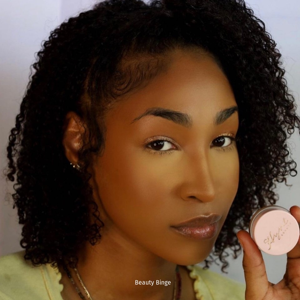 A concealer that melts into your skin and nourishes it all at once😍

#makeup #concealer