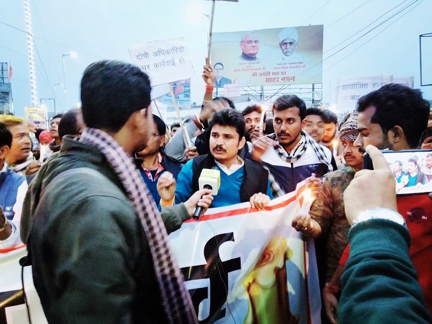 nilabhkumarofc's tweet image. मित्रों थोड़ा और जोड़ लगाइए हम ट्विटर ट्रेंडिंग में हैं।हर जोड़ जुल्म के टक्कर में संघर्ष हमारा नारा है। #JusticeForPappuDev जुल्मी कब तक जुल्म करेगा सत्ता के गलियारों से चप्पा चप्पा गूंज उठेगा इंक़लाब के नारों से! हमें न्याय चाहिए @NitishKumar @iChiragPaswan @yadavtejashwi