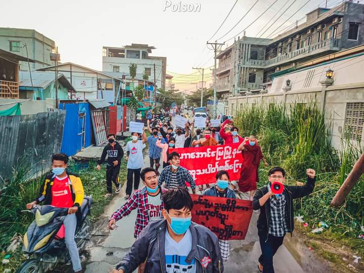pzl_jourlm's tweet photo. " Falling against injustice is our brave power "

Joint strike forces included youths, citizens and religious activists staged a coalition strike to eradicate military regime in #MandaLay today .

#WhatsHappeningInMyanmar 
#HelpMyanmarIDPs #Dec29Coup https://t.co/jDTXEhgOKw