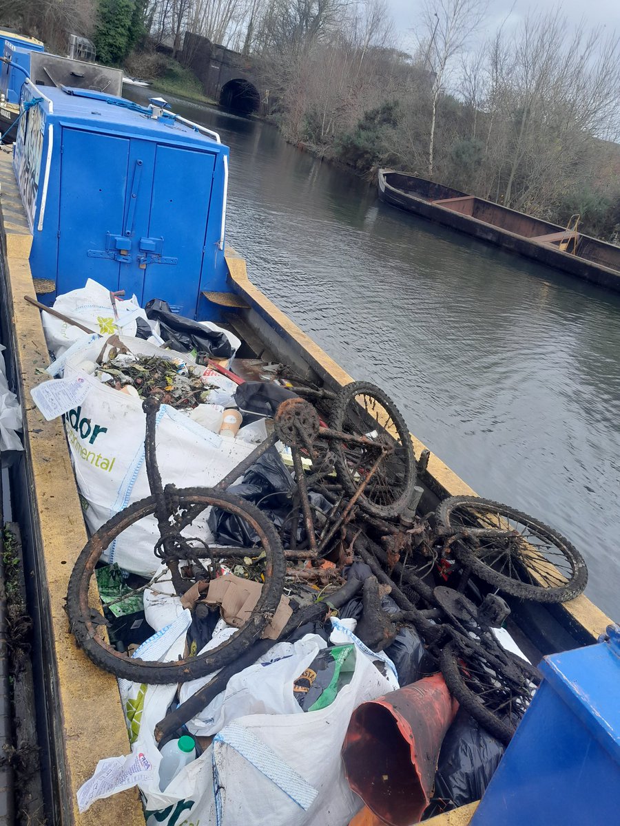 Teamwork was key today! In the rain, collecting all the litter and a few bicycles from Birmingham City Centre! <a href="/CRTWestMidlands/">Canal & River Trust West Midlands</a> @CRTvolunteers <a href="/AASaif/">Adnan Saif</a> <a href="/AaronAtwal2/">Aaron Atwal</a>