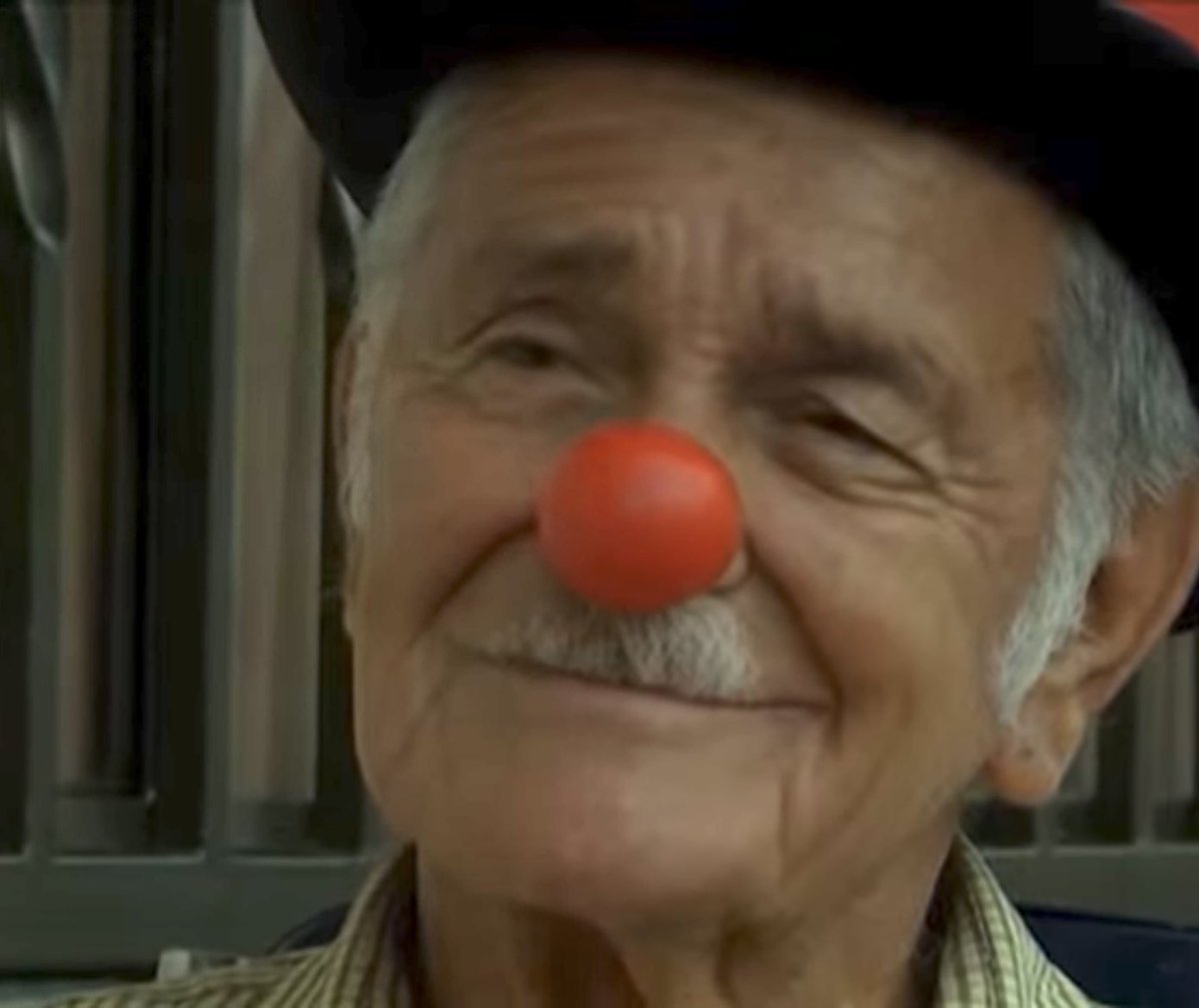 andosc1's tweet photo. Tongorito, o Pedro Alberto Zambrano (1930-2021).  El payaso ‘Tongorito’, falleció este 29 de diciembre en Girón. El artista inició su carrera desde muy joven, y participó en circos nacionales e internacionales. Dejo un legado de alegrías y risas a muchas generaciones de la región https://t.co/MsCw8qBmca