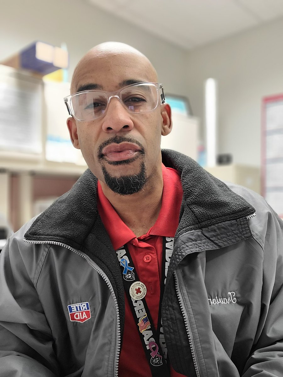 TreyPeezy4sheez's tweet photo. Wednesday workflow...#baldhead #TeamHazelnut https://t.co/sHUXZLInGe