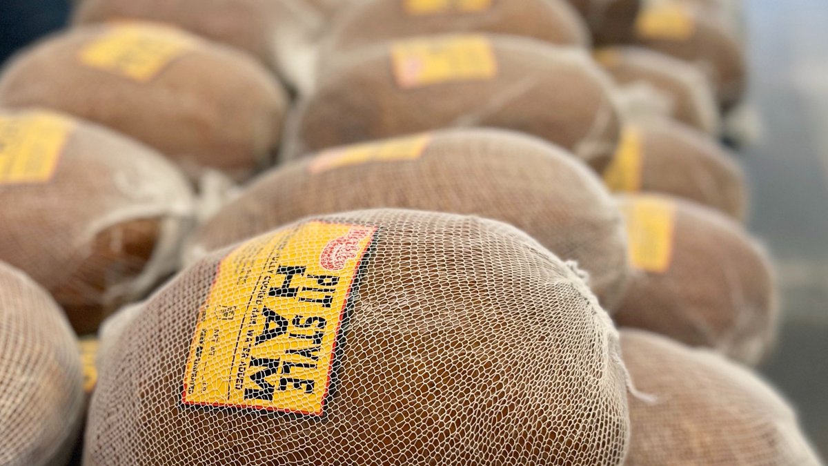 We're wrapping up 2021 with our tried and true #holidaytraditions of ornaments, ham and gifts. We hope you have a happy holiday and joyous new year! #Versteel #HappyHolidays