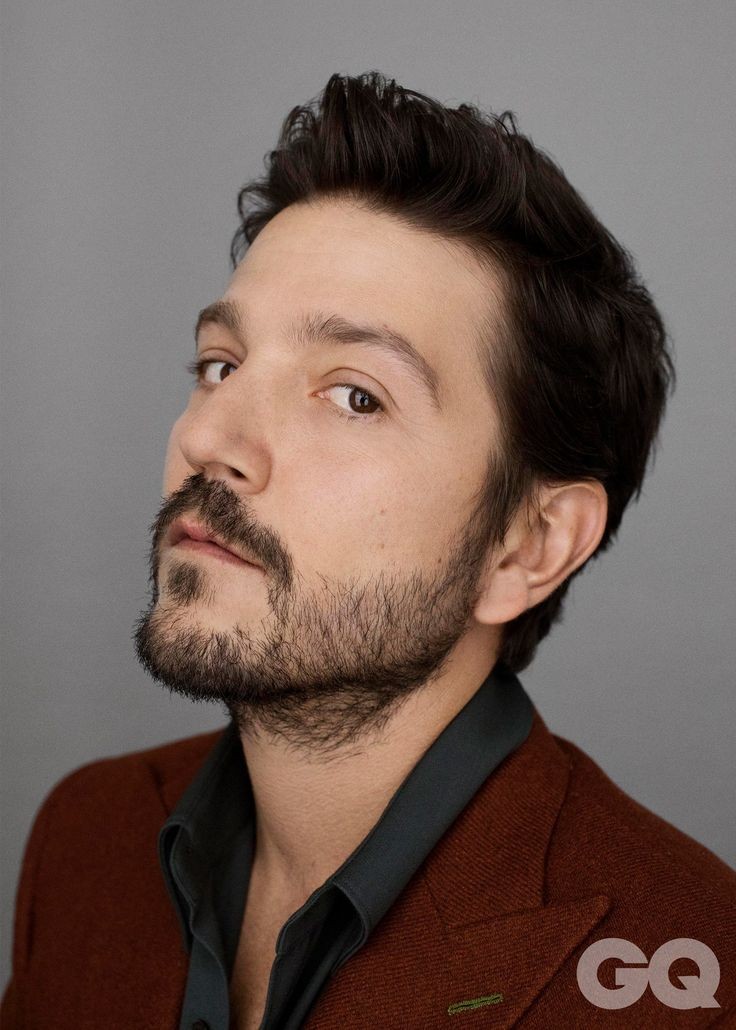 Happy birthday to Diego Luna!!  Auguuuri!! 