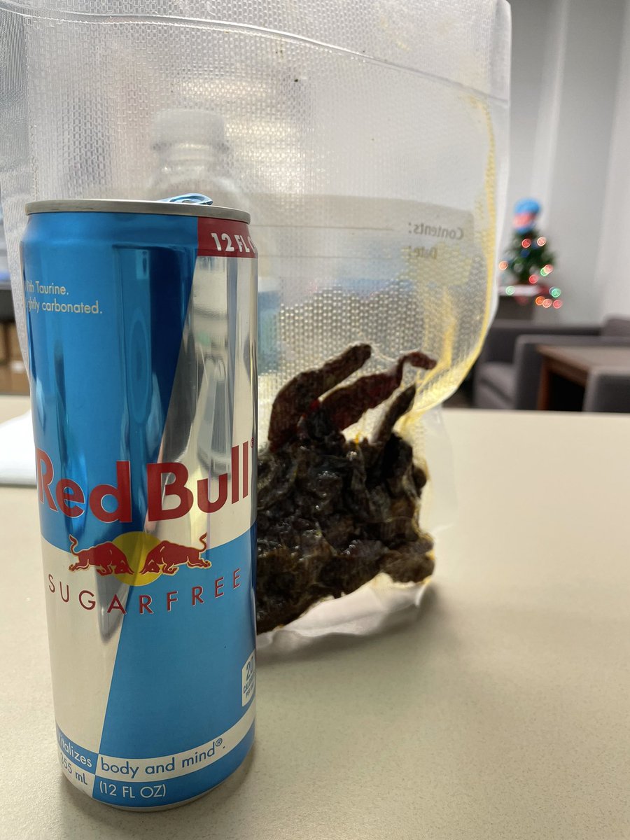 _SamTheRAM's tweet photo. Shout out to @ahugo68 for stopping by to deliver these goodies! Redbull + jerkey = lunch of champions!
#LifeAtATT #Redbull #LifeIsADispatch🌐💙 https://t.co/5HRFquW3N6