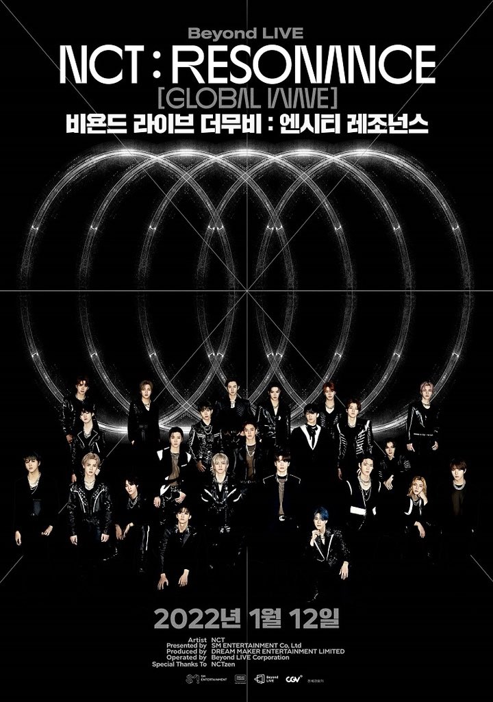 hoeforchu's tweet photo. OUR BOY LUCAS IN THE CENTER 🥺😭🥺😭🥺😭 https://t.co/wYD3HBZ387