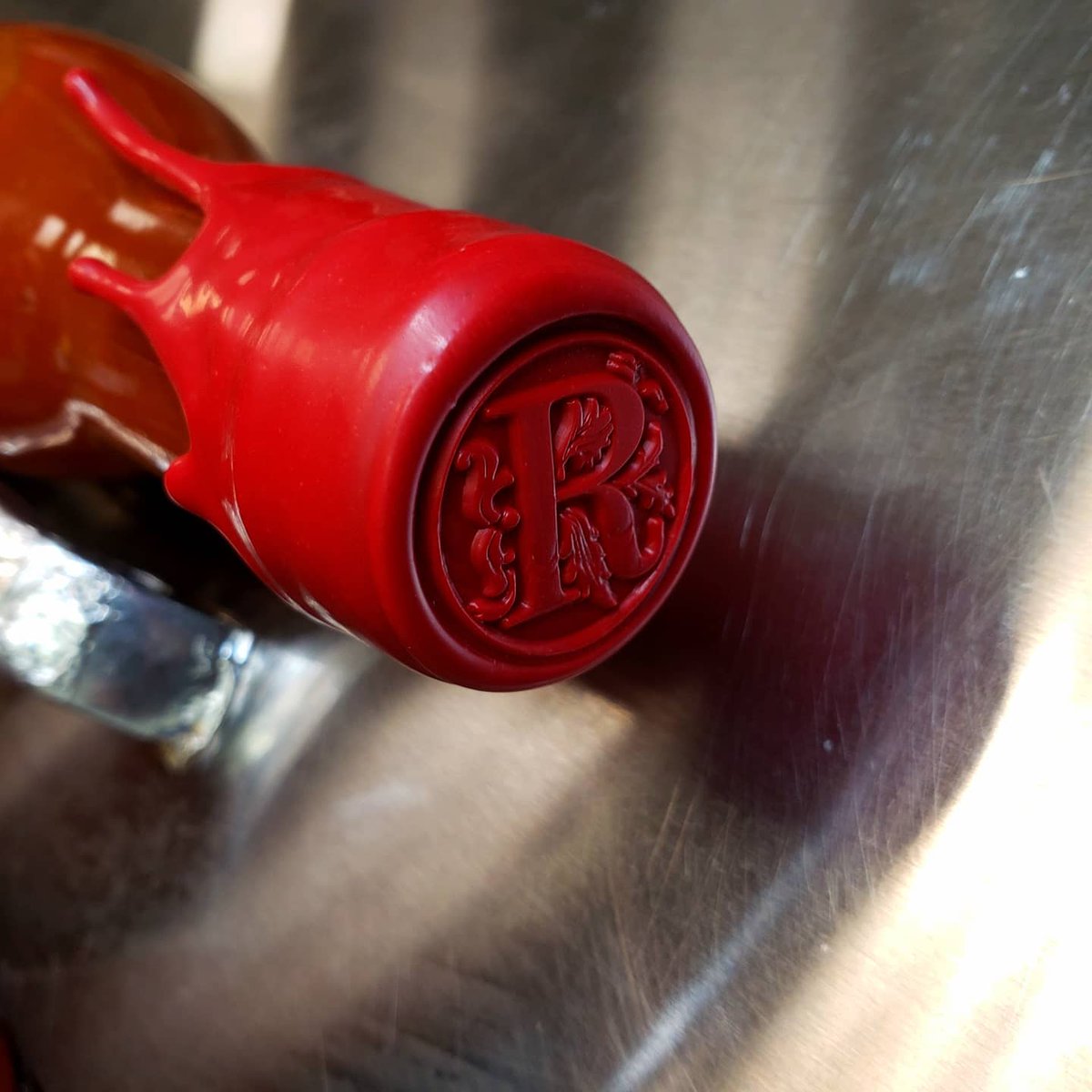 ChefRakka's tweet photo. Small batch Rakka's hot sauce Lacto fermented &amp; aged for 18 months
haskoori Syrian pepper,Carolina reapers,and habanero
350000 Scottville scale
Isn't for the fainted beart
#caferakka #hotsauce #carolinareaper 
#rakkanroll #habanero #aleppopepper 
#hummus 
#the_road_from_raqqa https://t.co/oXcnbs015Z