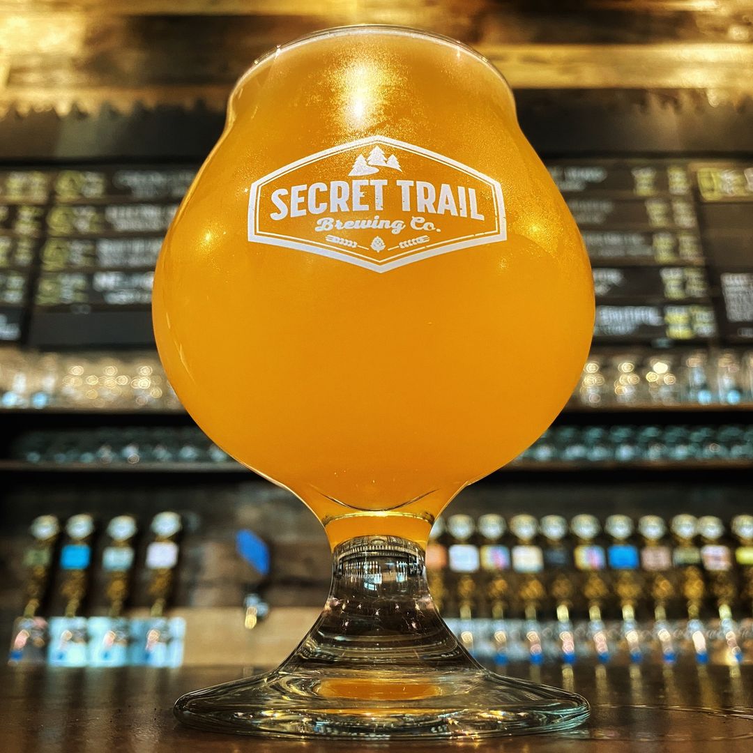 secrettrailbrew's tweet photo. POG Weisse is back!
🍊 🍈 🥝 🍊 🥝 🍈 🍐 
🍻 🍻 
ABV 6.0 IBU 6
This refreshingly sour wheat beer is loaded with the classic combination of #Passionfruit, #Orange, and #Guava. Meyer's Mobile Kitchen is here serving upscale comfort cuisine 
#craftbeer #chicoca https://t.co/pq5ZTSbAeB