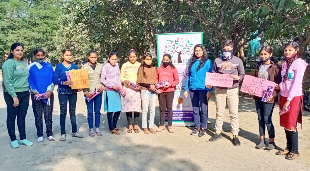 ShreyaTuli_'s tweet photo. #SheHygiene🩸 #Drive17
#MenstrualHygiene calls for both education and action.
Once again, @_WeRiseTogether sprang into action & distributed eco-friendly #sanitarypads to 53 girls. We also educated em to break the taboo around #menstruation
#SDG3
@UN_Women @UN_SDG https://t.co/WZiHFp157l