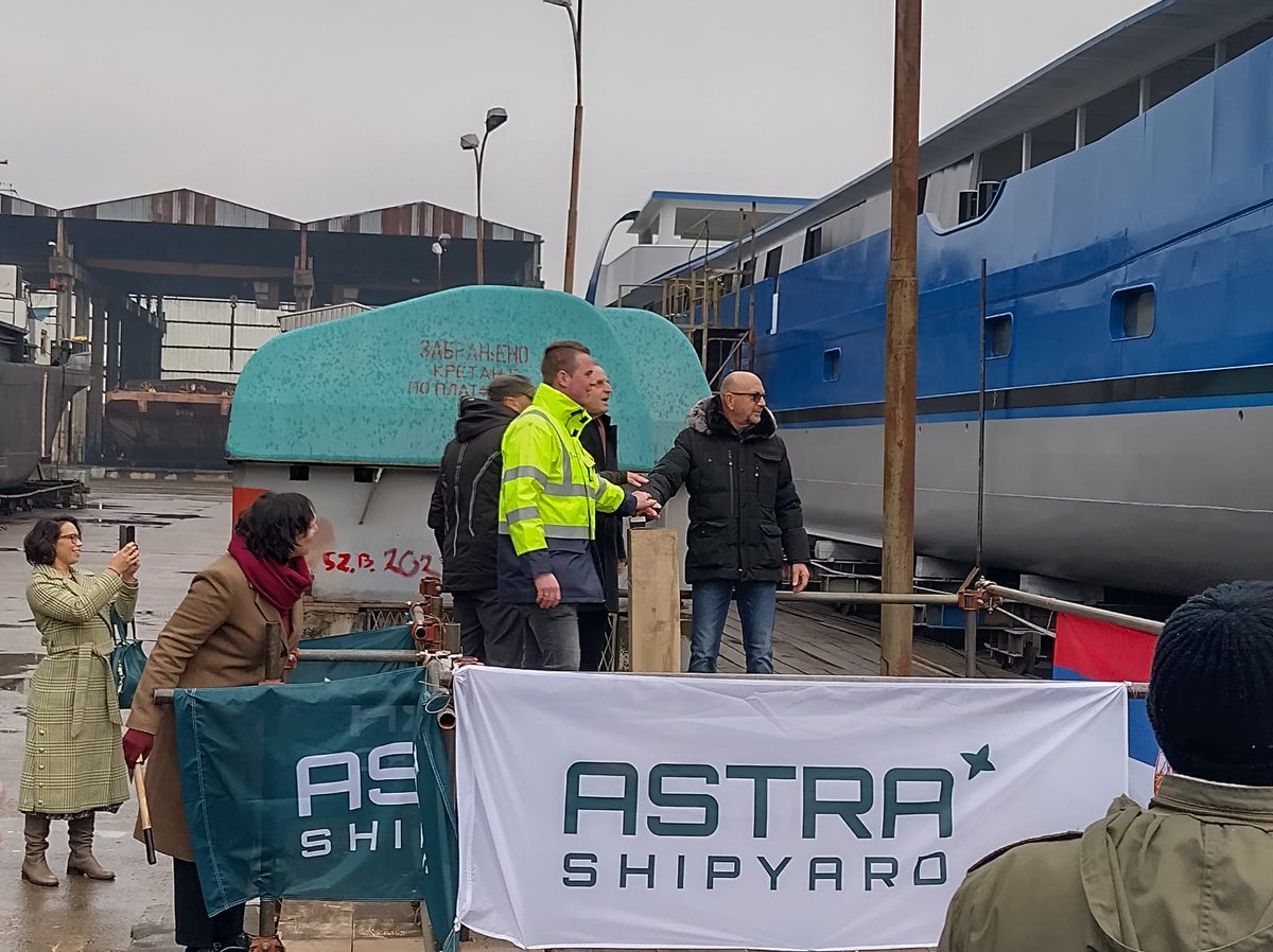 Vandaag is opleidingsschip Ab Initio te water gelaten! Vanaf begin januari wordt het casco naar Concordia Damen in Werkendam verscheept voor de afbouw. 

#trots #abinitio #innovatie #onderwijs #duurzaam