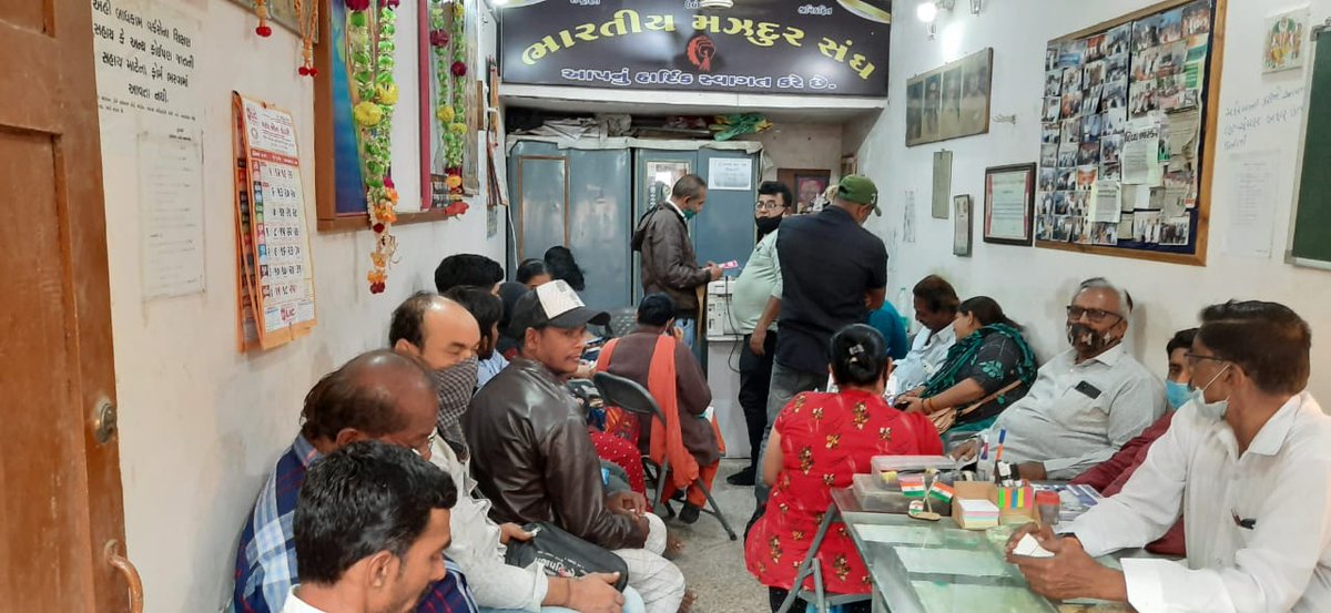 pradippkhimani's tweet photo. ભારતીય મજદૂર સંઘ દ્વારા યોજાયેલ ઇ શ્રમિક કાર્ડના કેમ્પમાં મેયર શ્રી ધીરુભાઈ ગોહેલ સાથે હાજરી આપી https://t.co/oCWvUjy2T4