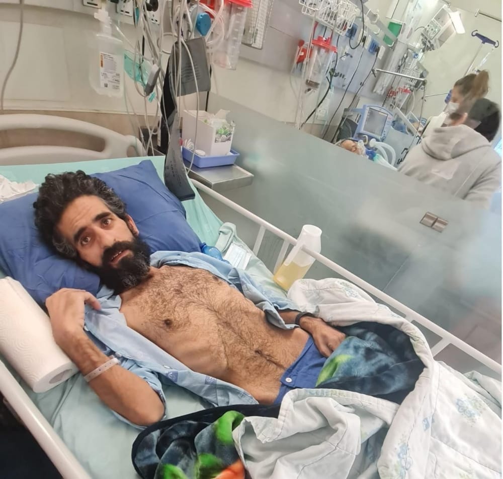 hassaneslayeh's tweet photo. صور جديدة تظهر الألم الشديد الذي يعيشه الأسير هشام أبو هواش المضرب عن الطعام لليوم 135 توالياً https://t.co/k0WmZeQT9D