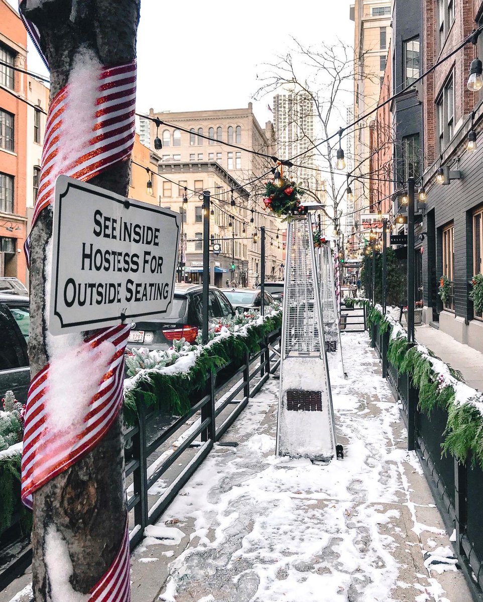 CourseCharted's tweet photo. #Chicago got its first measurable snowfall of the season, finally!! 🙌❄️

Not sure we’ll be dining outside anytime soon, but if you want some fantastic options for 2022, I’ve got you covered with my BEST of the best restaurants list 📝 >> https://t.co/AK5BRj9nG4

#BestRestaurants https://t.co/D5jwvS1Uog