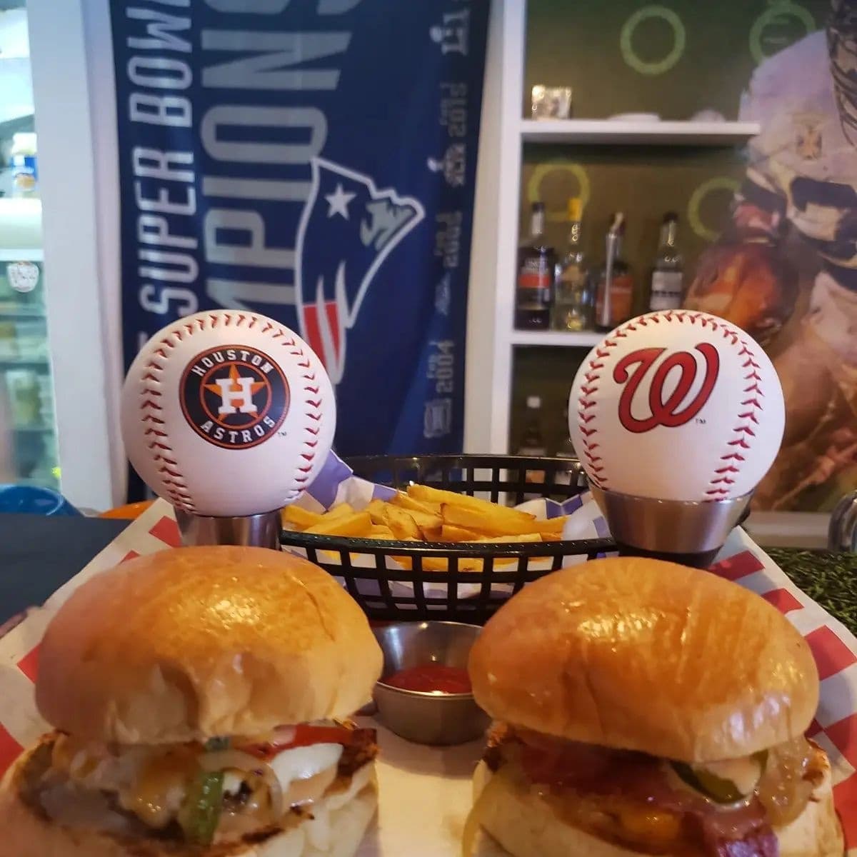 ballparkmcbo's tweet photo. Disfruta del 50% de descuento hoy #miercoles en @ballparkmcbo 
Autentico sabor americano
https://t.co/Zu6RKOf4B4 
#Maracaibo #hamburguesa #burger https://t.co/swqtaG4Ayy