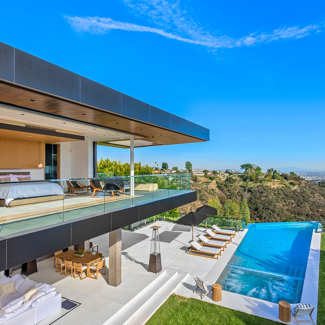 BHHSCalifornia's tweet photo. Set on a quiet cul-de-sac in Bel Air, this architectural estate features spectacular city, mountain and ocean views. 🌊🌞⁠
⁠
Presented by Gary Glass for $23,900,000 in #LosAngeles.⁠
⁠
#FindYourPerfect #ReputationMatters ⁠
Lic#: 01317331⁠ https://t.co/b2i3LeI1VZ