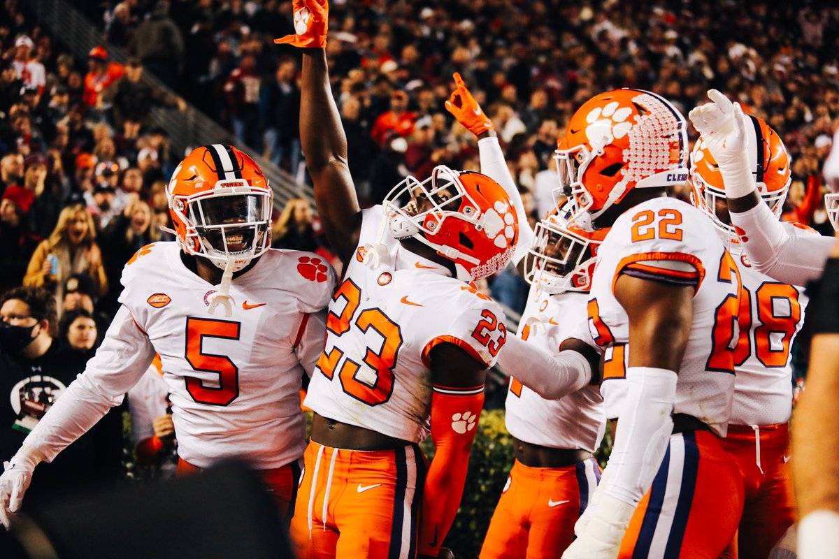 CFBKings's tweet photo. Despite it being the program’s first non-CFP bowl game in 7 years, Clemson has had zero players opt out of today’s Cheez-It Bowl.

#CheezItBowl https://t.co/yAwrCDdd0X