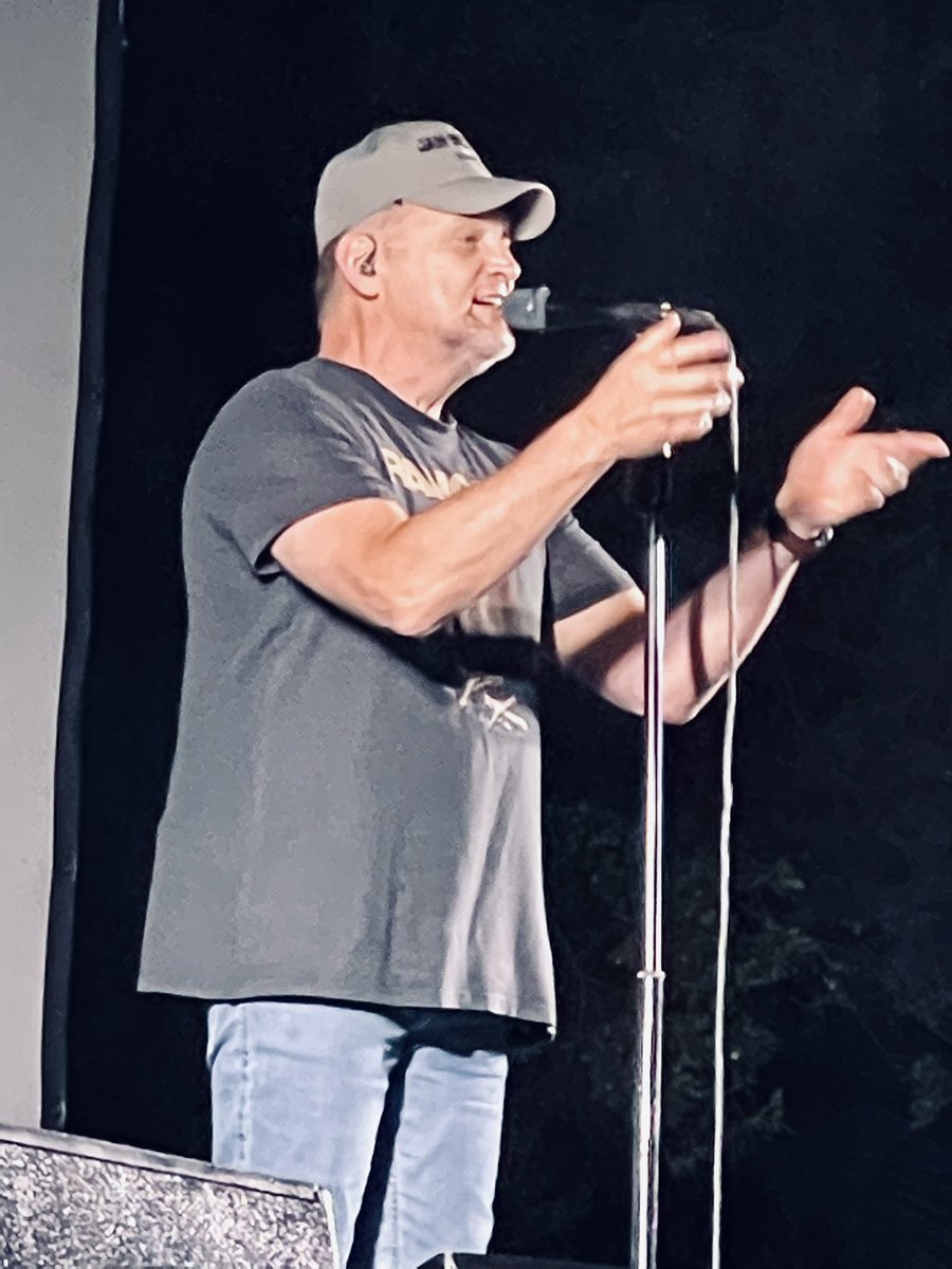 cois's tweet photo. @steve_hofmeyr thanx dat jy net weer almal die mensdom uit die gat van COViD kom haal hier by @MelsPlaceKeurb1 met jou #musiek #music #toeka #Afrikaans https://t.co/tcQGR1vREt