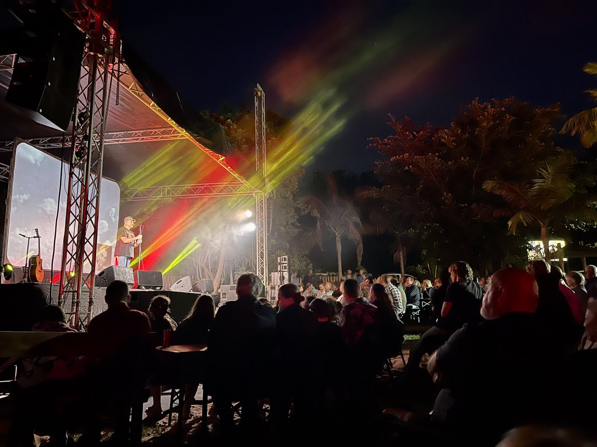 cois's tweet photo. @steve_hofmeyr thanx dat jy net weer almal die mensdom uit die gat van COViD kom haal hier by @MelsPlaceKeurb1 met jou #musiek #music #toeka #Afrikaans https://t.co/tcQGR1vREt