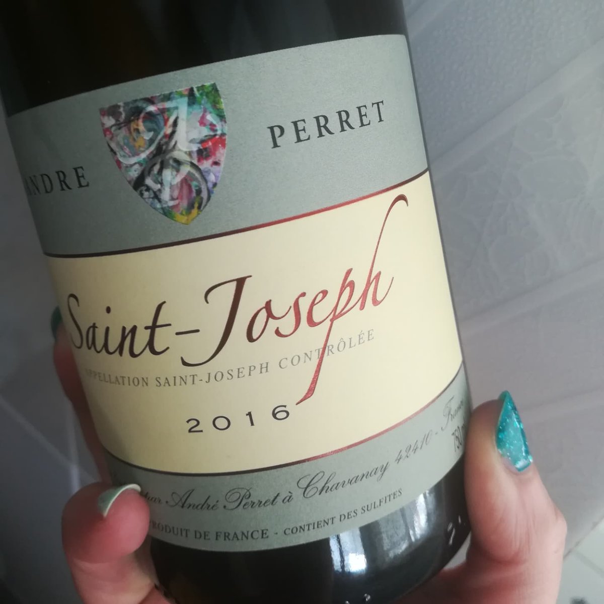 susublanca's tweet photo. Rusticidad terrosa y mineral...,fruta roja y moras con una enorme redondez a la vez🔝
Qué buena zona es el Rodano!!!!😍😍
.
#côtesdurhône
#saintjoseph2016
#andreperret
#rhône
#lavidaesparabeberla https://t.co/ugBBds63yT