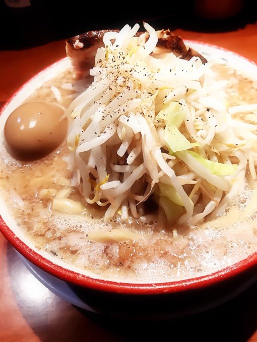 笑顔の素敵なお兄さんでした。
(夜中・普通・ニンニク3杯・スープ完飲) 