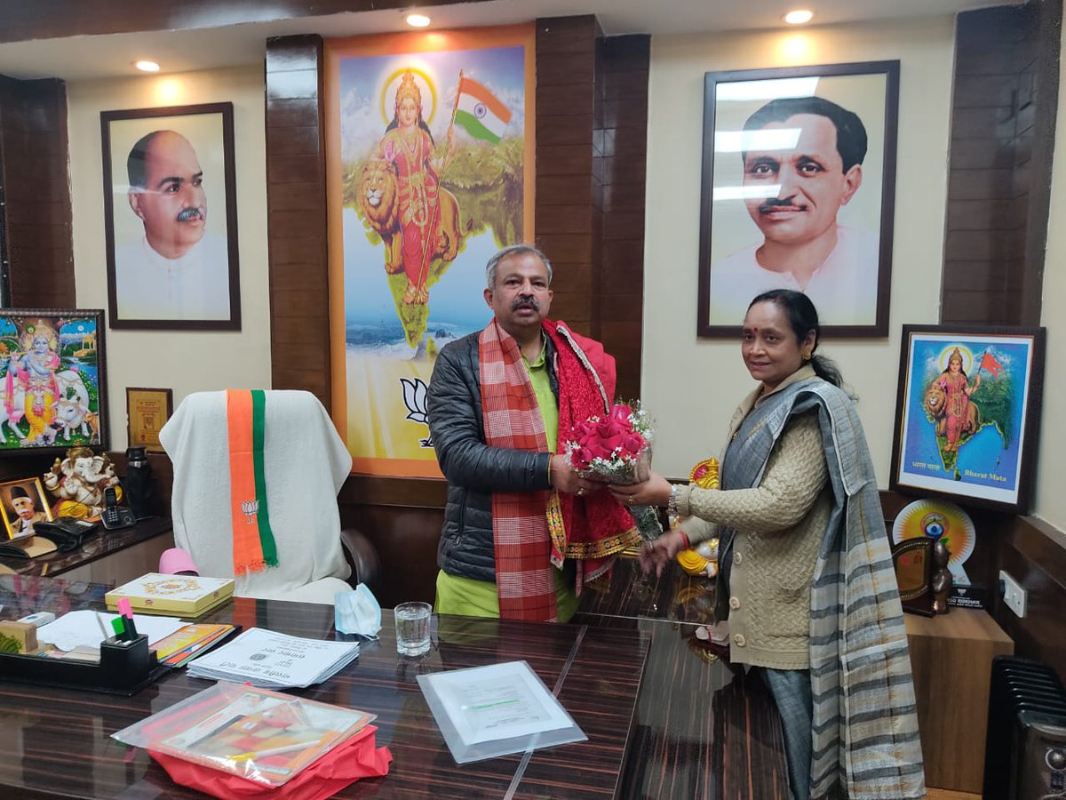 उत्तर प्रदेश महिला आयोग की सदस्य श्रीमती प्रभा गुप्ता ने आज प्रदेश अध्यक्ष श्री <a href="/adeshguptabjp/">Adesh Gupta</a> जी से शिष्टाचार भेंट की।