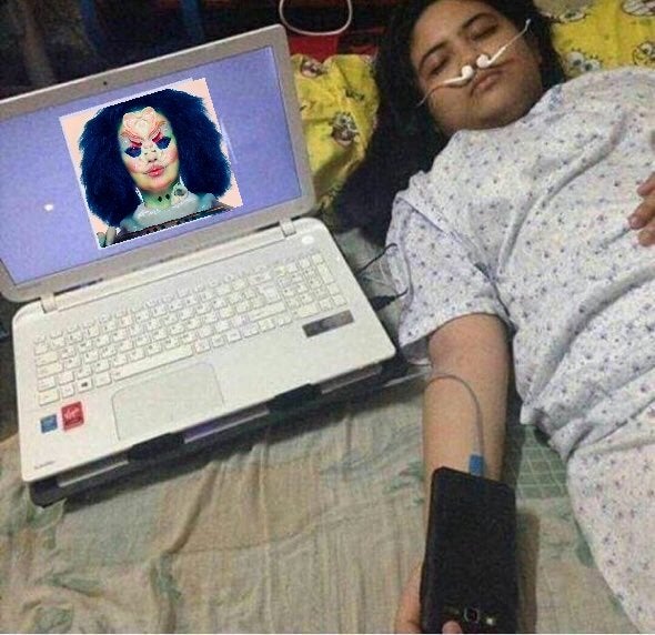 sisternightfaii's tweet photo. Me with vulnicura https://t.co/REhWY4Z9Xh