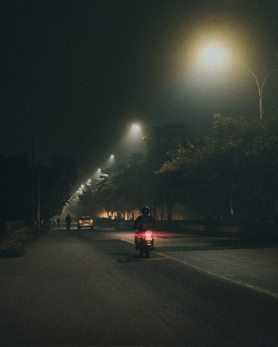 mvnvnsingh's tweet photo. Here are some photographs I shot in the winter, it was the first time I'd seen mist in the city. https://t.co/uX2t7HMF2E