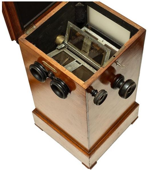 RealPreCinema's tweet photo. The architecture of Richard's Vérascope Revolving Stereoscope is built on a chained structure that includes holders for stereo views. The stereo views are seen one by one as the chain is revolved. Series Images © André Ruiter. https://t.co/XYloNvERf9
