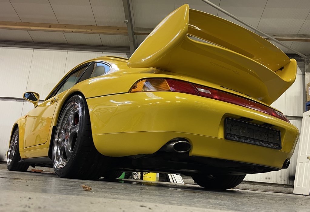 perfectionvalet's tweet image. I returned from ecoty and got straight back on the tools. A journey to Caffeine and Machine is where this 993 RS awaited. #pv2021