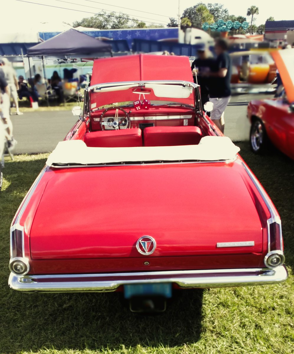 TopsOnlineUSA's tweet photo. Wishing you all warm weather, cool cars and delightful company for the new year!
https://t.co/aI1LC1rJbQ
#softtops #convertibles #convertibletops #replacementtop https://t.co/UPG3qPJ1Dx