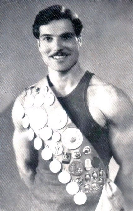 Альберт Азарян — советский гимнаст, 3-кратный олимпийский чемпион, 4-кратный чемпион мира, 2-кратный чемпион Европы, 11-кратный чемпион СССР.
