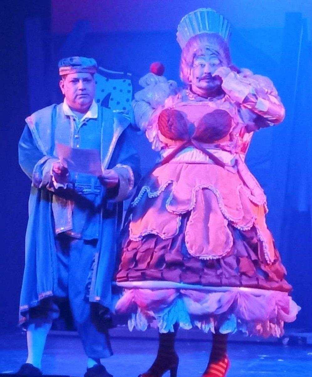 timchurchill71's tweet photo. Had great fun in Pantoland this year . 3 shows to go!
Come and join us!
FOR CHILDREN OF ALL AGES! #welovedick
@CathyOReilly2 @matthewdye1984
@ActorLiamBurton
@den_siegertsz
@suzannekendall
@EdCostello94
@Sotlive
@SOTCulture

https://t.co/N1dyIlN4KX https://t.co/894dvafc58