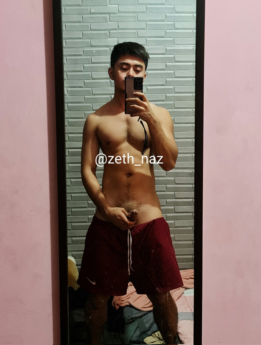 zeth_naz's tweet photo. Makalat po sa kwarto 😂 https://t.co/TwvlyiF8Jq
