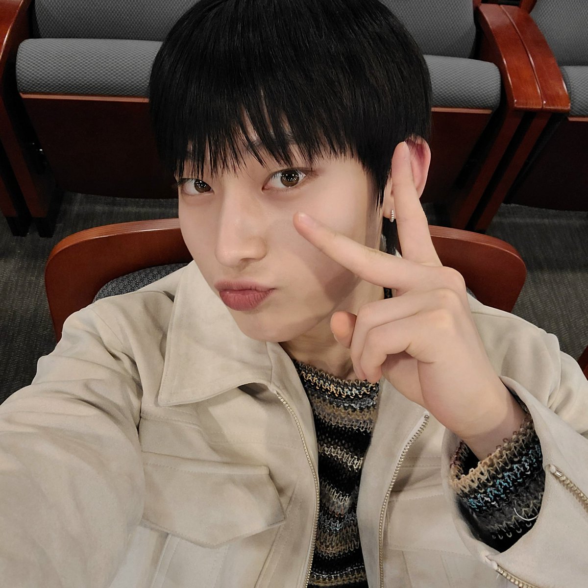 enhypen_phi's tweet photo. [📸] 211229 | ENHYPEN SUNOO Twitter Update 

📝: ENGENEs~~Today was so fun. See you next year as an adult Sunoo hehe good night 😊

#SUNOO #SunooSelfieCollection #ENGENE #Goodnight #FromAcorn 

(trans. by: @enhypen_phi 💙)

#ENHYPEN #엔하이픈 #선우 https://t.co/1lowM18dQP