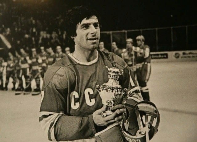 Валерий Харламов – лучший бомбардир в истории чемпионатов мира (155 очков (74+81) в 105 матчах), 5-кратный обладатель хоккейного приза «Три бомбардира», 5-кратный обладатель Кубка СССР.