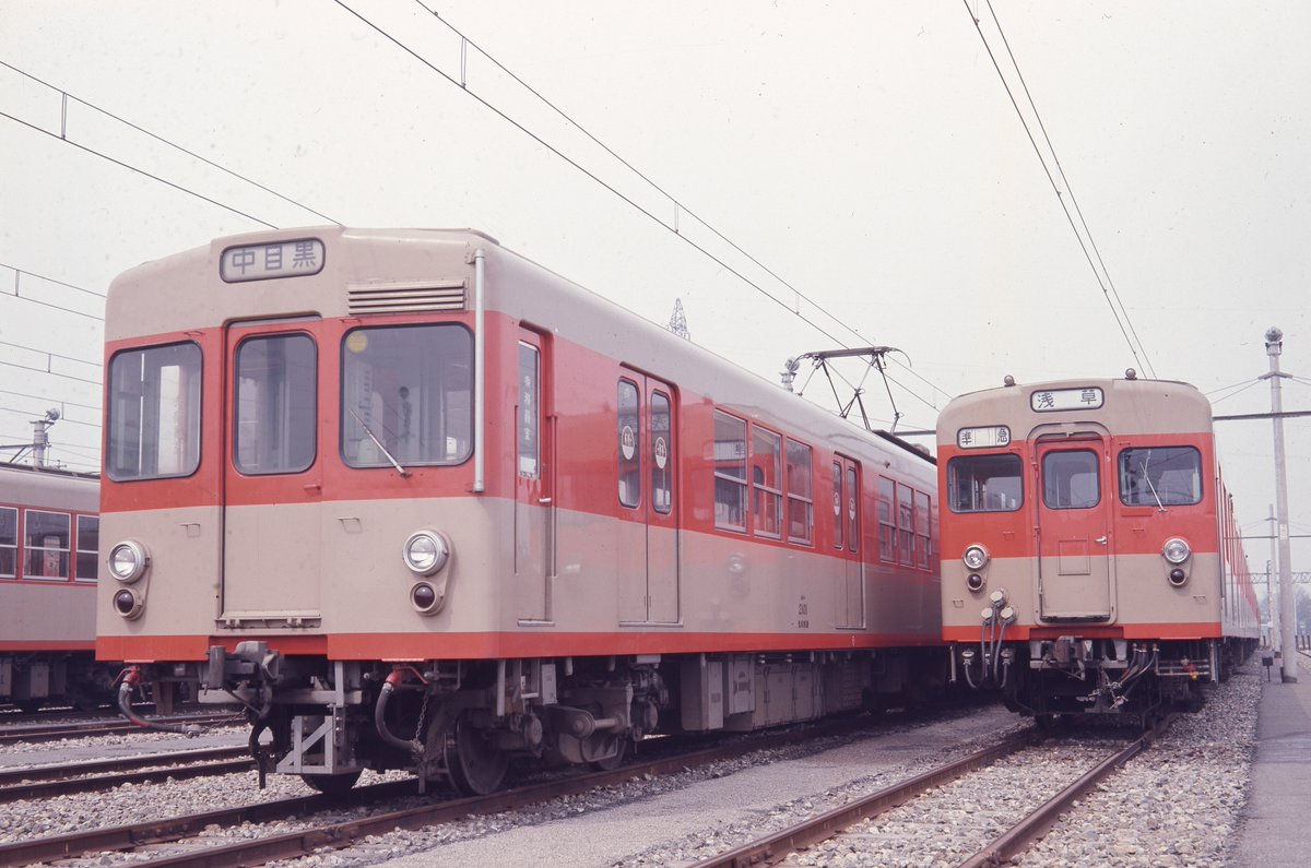 東武2000系のツートンカラーの写真は全然見ないよね 殆どセイジ