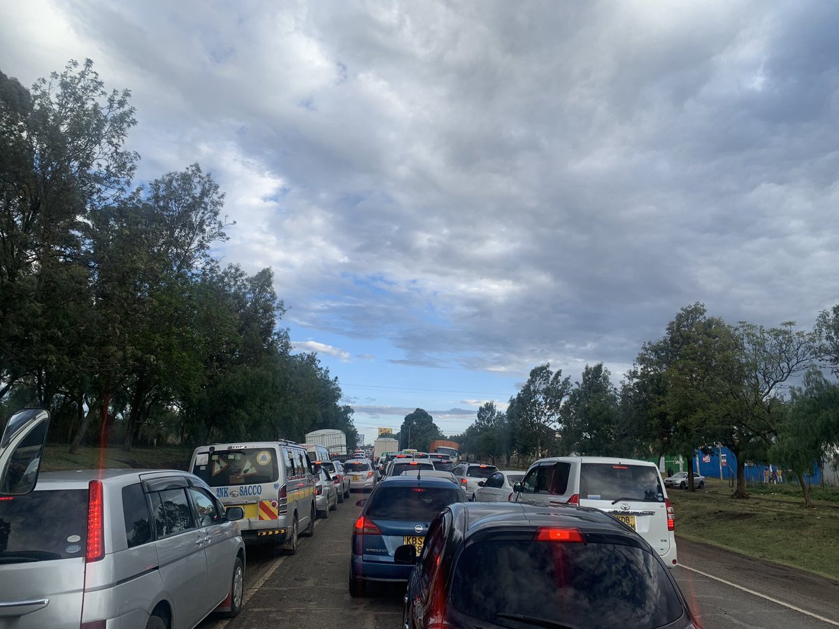 Teberious's tweet photo. If your coming from Nakuru or Gilgil, this awaits you at Naivasha just after buffalo mall. Chill and wait… https://t.co/PymS45EjR7