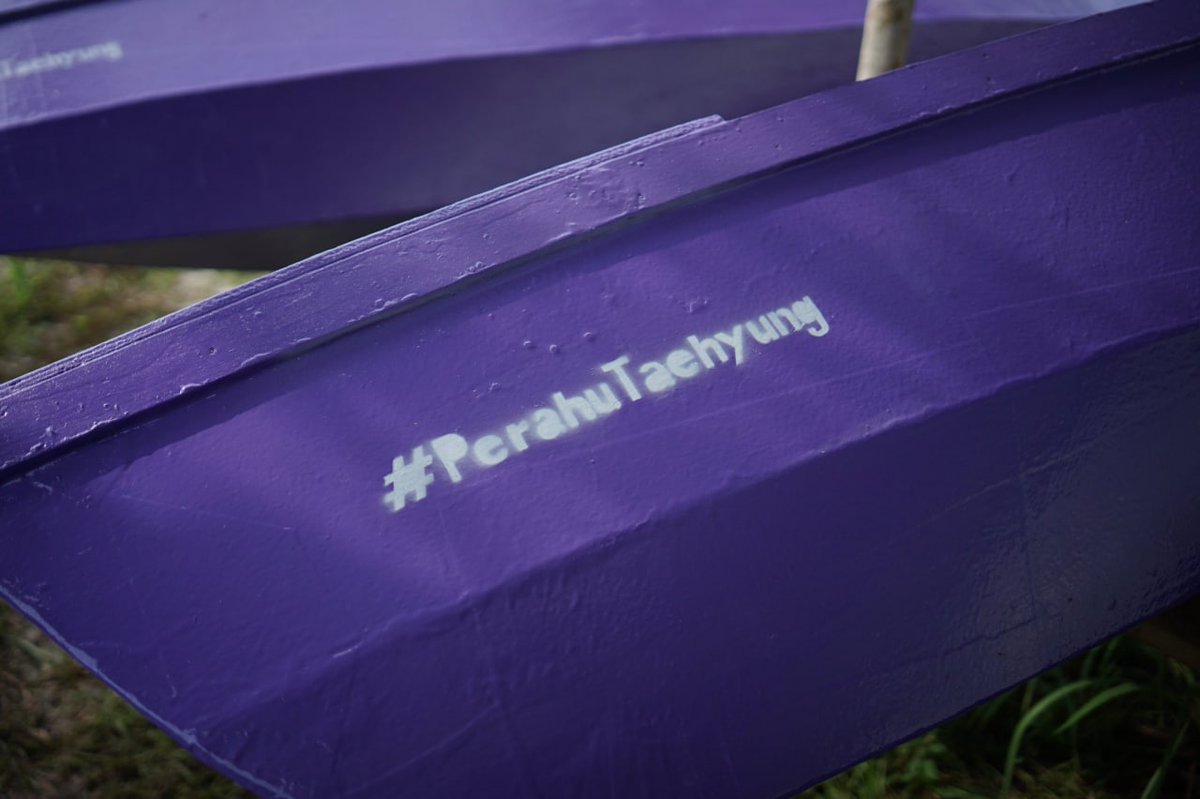 putt_28's tweet photo. Happy Birthday Bro 💜
Kim Taehyung birthday project in Indonesia
@BTS_twt
@bts_bighit
#Happy_TY_Day 
#Taehyungbirthday 
#PerahuTaehyung 
#TaehyungBirthdayProject 
#thv https://t.co/DyzPlNbwLi