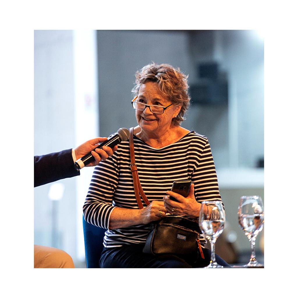 CCulturalCChC's tweet photo. También con Mauricio Guajardo, curador de la muestra; Vicente Gajardo, escultor y Silvia Westerman, gestora cultural y presidenta de la Academia Chilena de Bellas Artes. https://t.co/iyuOU6HIpr