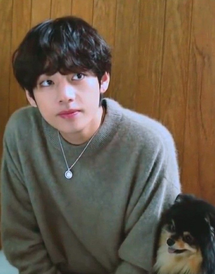Purpleonyxfall's tweet photo. Happy Birthday Kim Taehyung 💜🎉You can always make me smile every single day, You're so precious and kind we must protect you at all cost, I Purple You 💜

#WinterMiracleV
#SoulSingerV
#SnowPrinceTaehyung
#SweetTaeTaeDay
#OurWarmGiftTaehyung https://t.co/iuTAEL8mFD