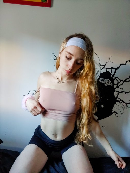 BabyGirl🎀💗 https://t.co/PiC9hhDYZV https://t.co/NDi4pruj6y