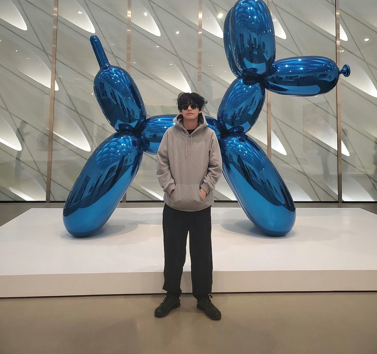 vintaenight's tweet photo. my love, my solace, my haven and my lifeline, happiest birthday. ilysm♡ #HappyBirthdayV
#TAEHYUNGDAY @BTS_twt https://t.co/Kcp2eePuPL
