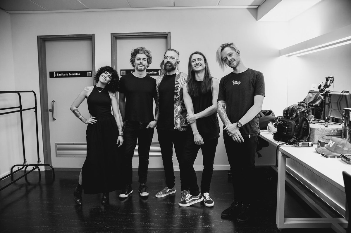 Supercombo (@supercombo) on Twitter photo Um bandão desses passando na sua TL pra dizer que TÁ NO AR o segundo episódio do nosso vlog “reconexão”, mostrando um pouquinho dos bastidores do nosso show no <a href="/sescguarulhos/">Sesc Guarulhos</a>! Onde? Aqui, ó: youtube.com/watch?v=oxTpqS… Um bandão desses passando na sua TL pra dizer que TÁ NO AR o segundo episódio do nosso vlog “reconexão”, mostrando um pouquinho dos bastidores do nosso show no <a href="/sescguarulhos/">Sesc Guarulhos</a>! Onde? Aqui, ó: youtube.com/watch?v=oxTpqS…