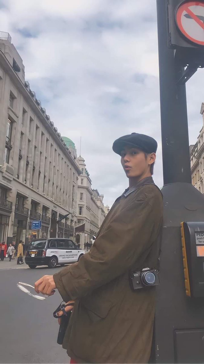 Alladdo1's tweet photo. Chúc mừng sinh nhật anh bạn thân của em 🥳. Mong anh sẽ luôn luôn hạnh phúc bên gia đình, bên Bangtan và Army.
 Borahae 💜
#태형이와아미는_꽃길을걷고있어
#사랑이태형이로태어난지_27년
#HappyBirthdayTaehyung
@BTS_twt https://t.co/jMCyOcyDIj