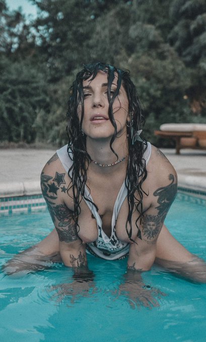 CALOR SEXUAL. Comparte esta Cecile Pleasure de la buena fortuna de verano para que nunca te falten polvos<a href="/tag/nuevafotodeperfil"class="tags"><span>#nuevafotodeperfil</span></a>