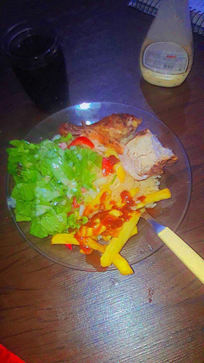 httpslariswys's tweet image. --- Julho😝😜

Viciei em mbtis, ainda me achava indie (obececada em sour dnv) e comecei a usar deliniado, e tirar fotos de comida