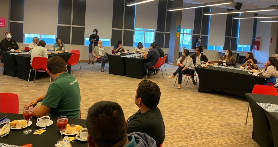 DoSmartCity's tweet photo. Desayuno #POR en #Renca: la Plataforma POR es la fórmula que entrega vinculación a las #Pymes proveedoras de Renca.
"Las pymes participantes reconocen en la plataforma la oportunidad de capacitarse para dar el siguiente salto y crecer". #DoSmartCity #MesaPepperLoRuiz https://t.co/oaoXKdz8kI