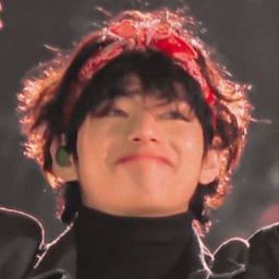 sunrayamiis's tweet photo. 🍓✨🐻

taehyung sendo só um bebê de 3 aninhos; a thread https://t.co/vj6rRVOHFC